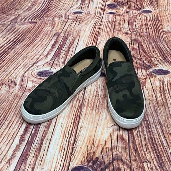 Cushionaire Rhona Camouflage Slip On Sneaker Size 10 Memory Foam in Sole - Picture 8 of 8